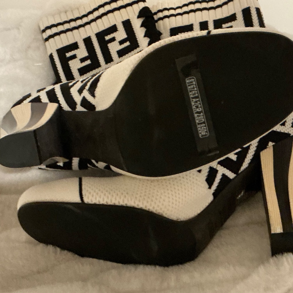 Fendi Black/White Sweater Ankle Boots Size 37 - Picture 12 of 16